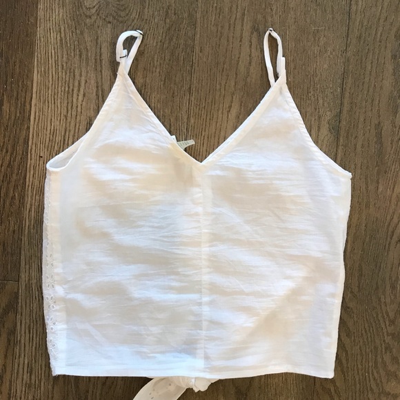 HOST PICK 💕 White Lace Front Tie Tank - Picture 4 of 8